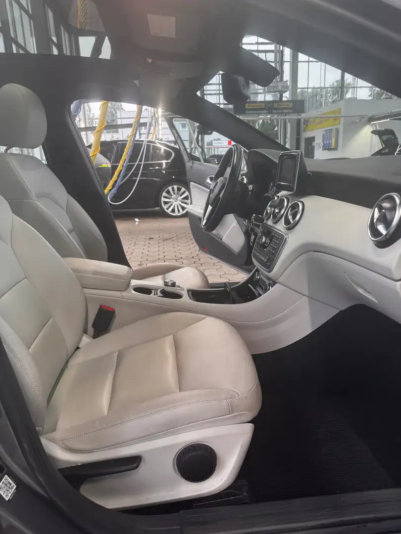 Mercedes-Benz A 180 Panorama, Leder, Automatik, Kamera Grau - 2