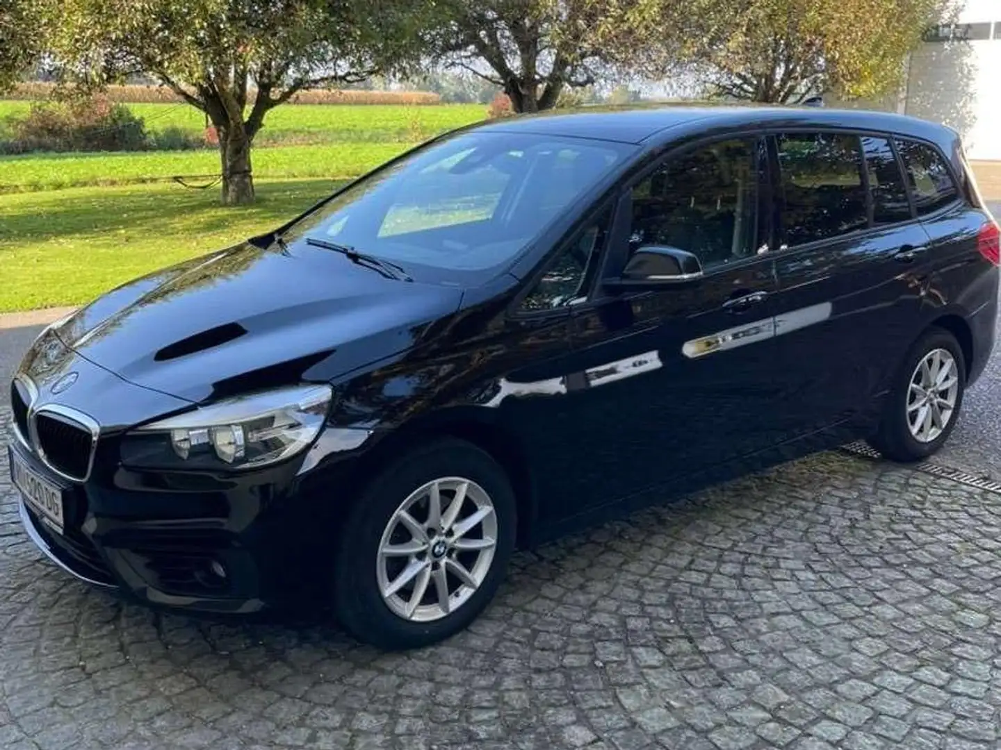 BMW 216 216d Gran Tourer Aut. Schwarz - 1