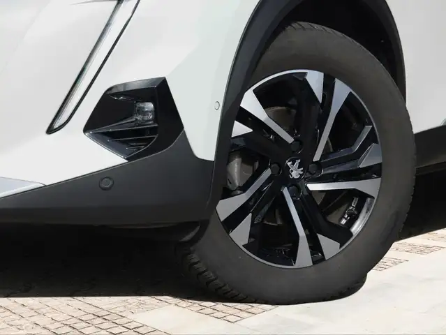 Peugeot 2008 view 5