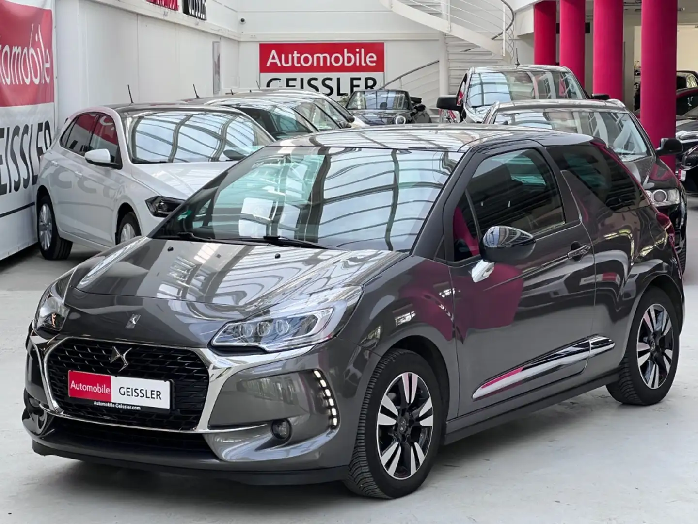 DS Automobiles DS 3 1.2 PureTech SoChic Automatik+Sitzhz+LED+PDC Gris - 1