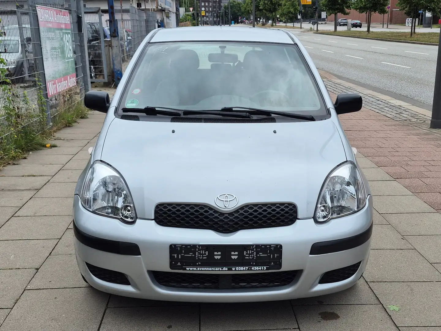 Toyota Yaris 1.0 Sol*Nur108000 KM*NEU TÜV*Klimaanlage* Gris - 2
