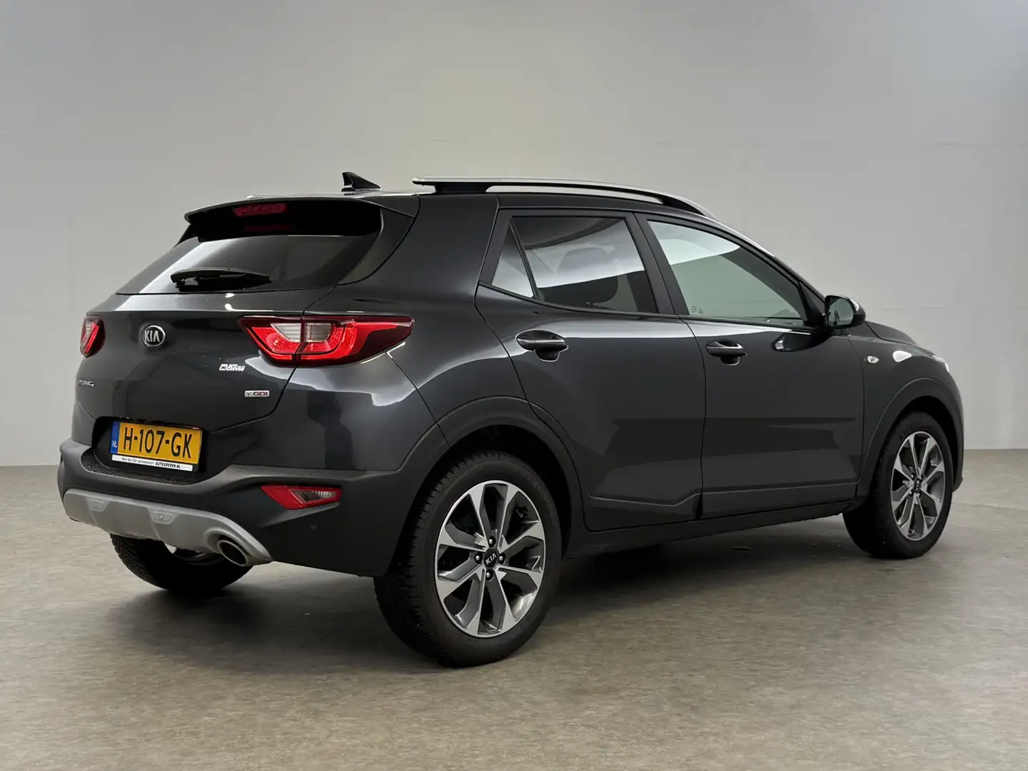 Kia Stonic 1.0 T-GDi DynamicLine Airco Camera Cruise Carplay Grijs - 2