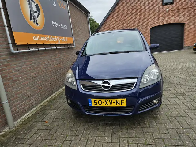 Opel Zafira view 2