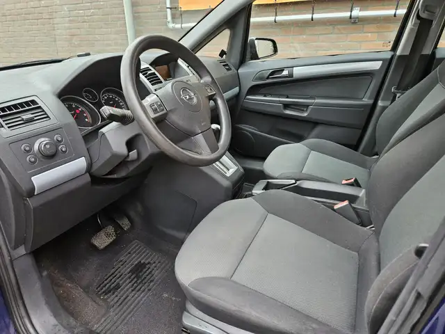Opel Zafira view 9