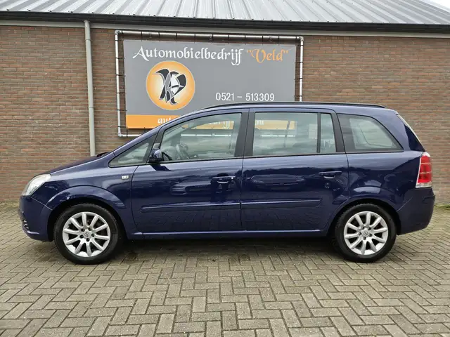 Opel Zafira view 4