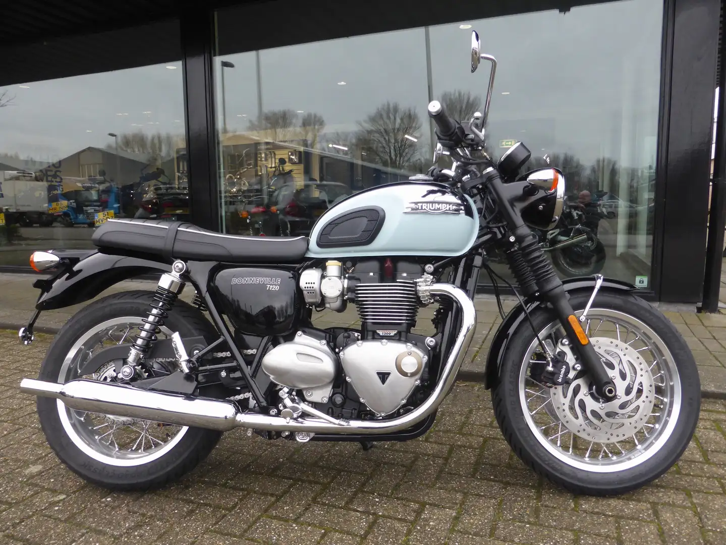Triumph Bonneville T120 Chrome Edition Nu met &#8364; 500,- gratis accesso Albastru - 1