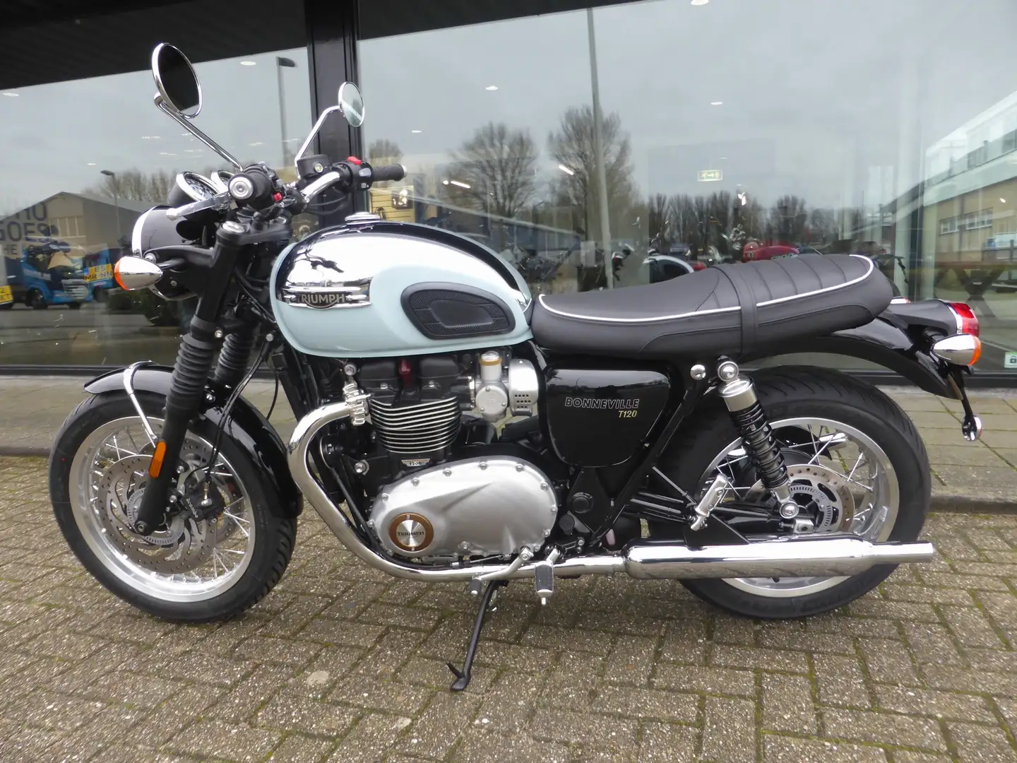 Triumph Bonneville T120 Chrome Edition Nu met &#8364; 500,- gratis accesso Albastru - 2