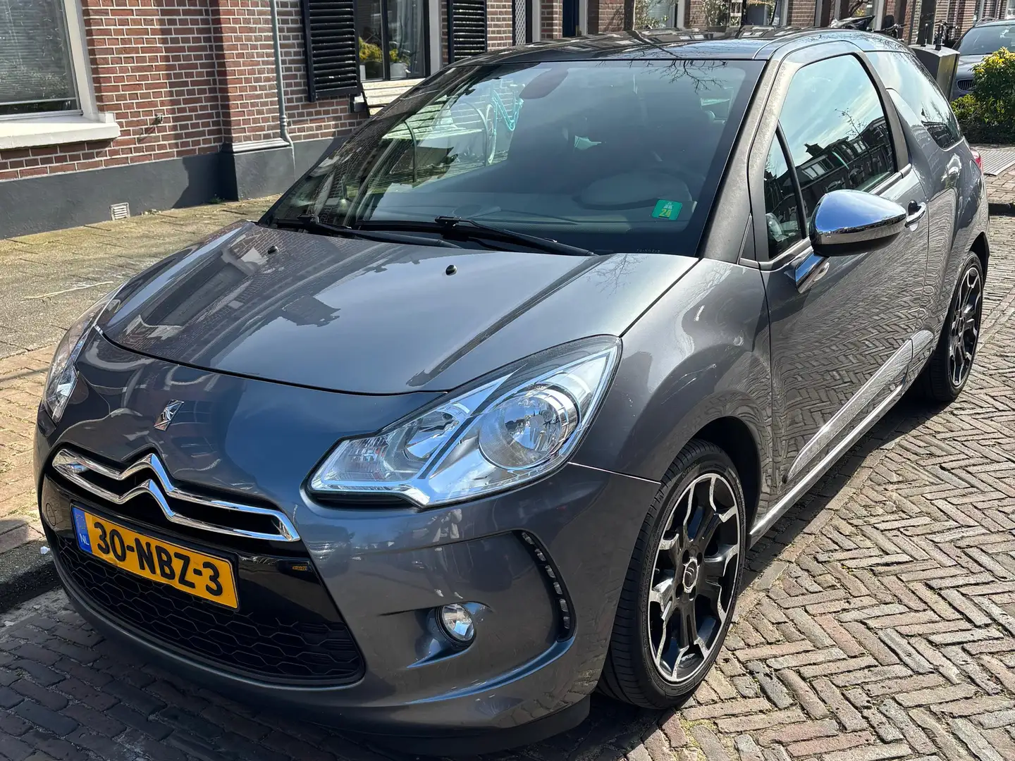 Citroen DS3 1.6+So+Chic Stříbrná - 2
