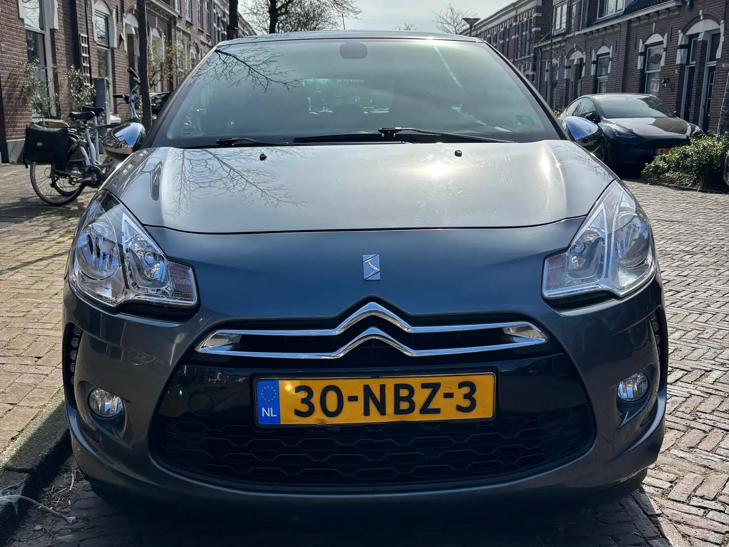 Citroen DS3 1.6+So+Chic Stříbrná - 1