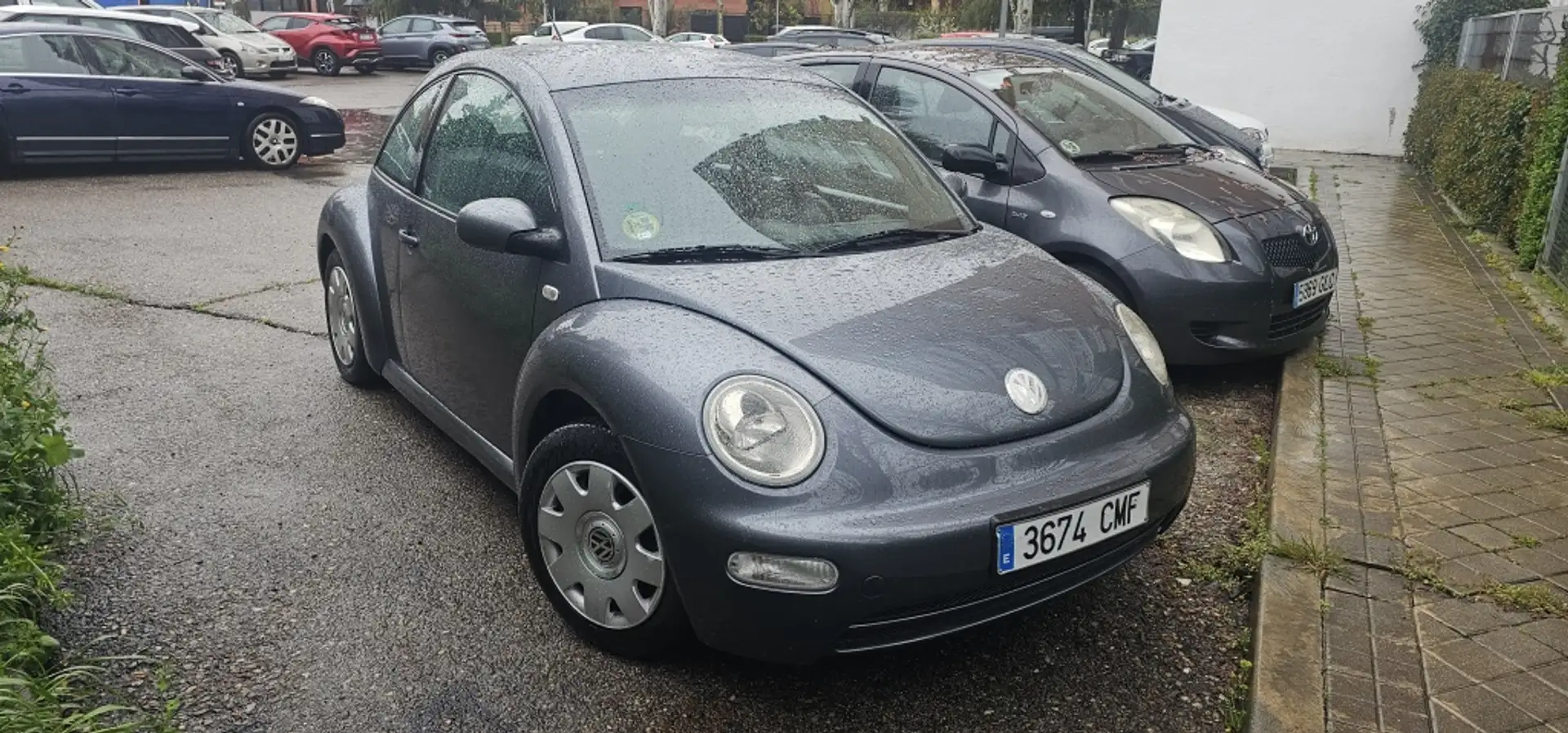 Volkswagen Beetle 1.6 Gris - 2