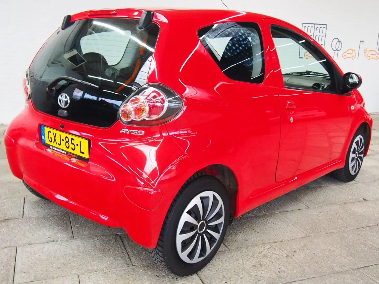 Toyota Aygo 1.0 VVT-i Comfort (APK:Nieuw) Incl.Garantie Rood - 2