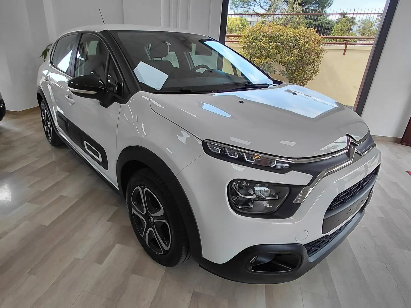Citroen C3 PURETECH 83 CV PLUS Wit - 2