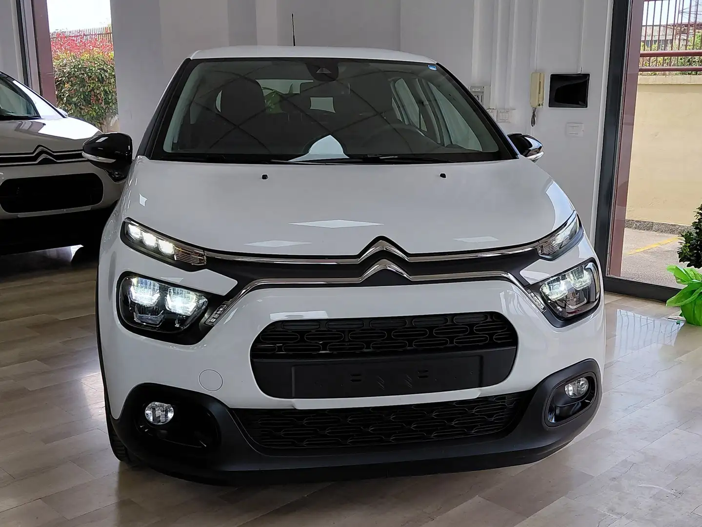 Citroen C3 PURETECH 83 CV PLUS Wit - 1