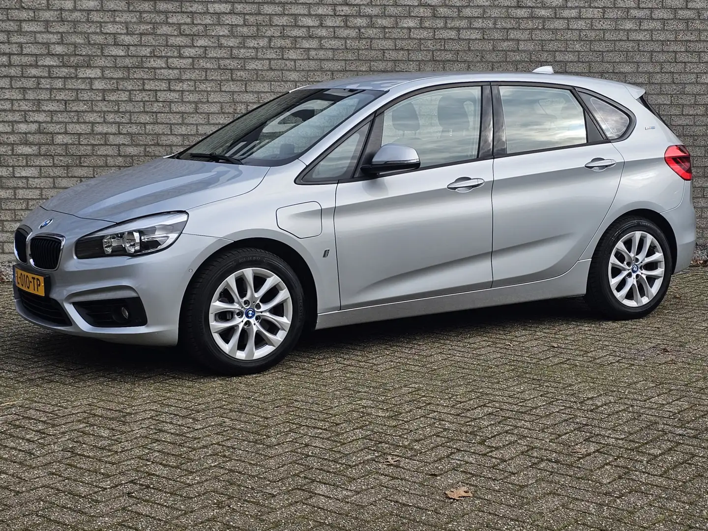 BMW 225 2-serie Active Tourer 225xe iPerformance High Exec Grijs - 2