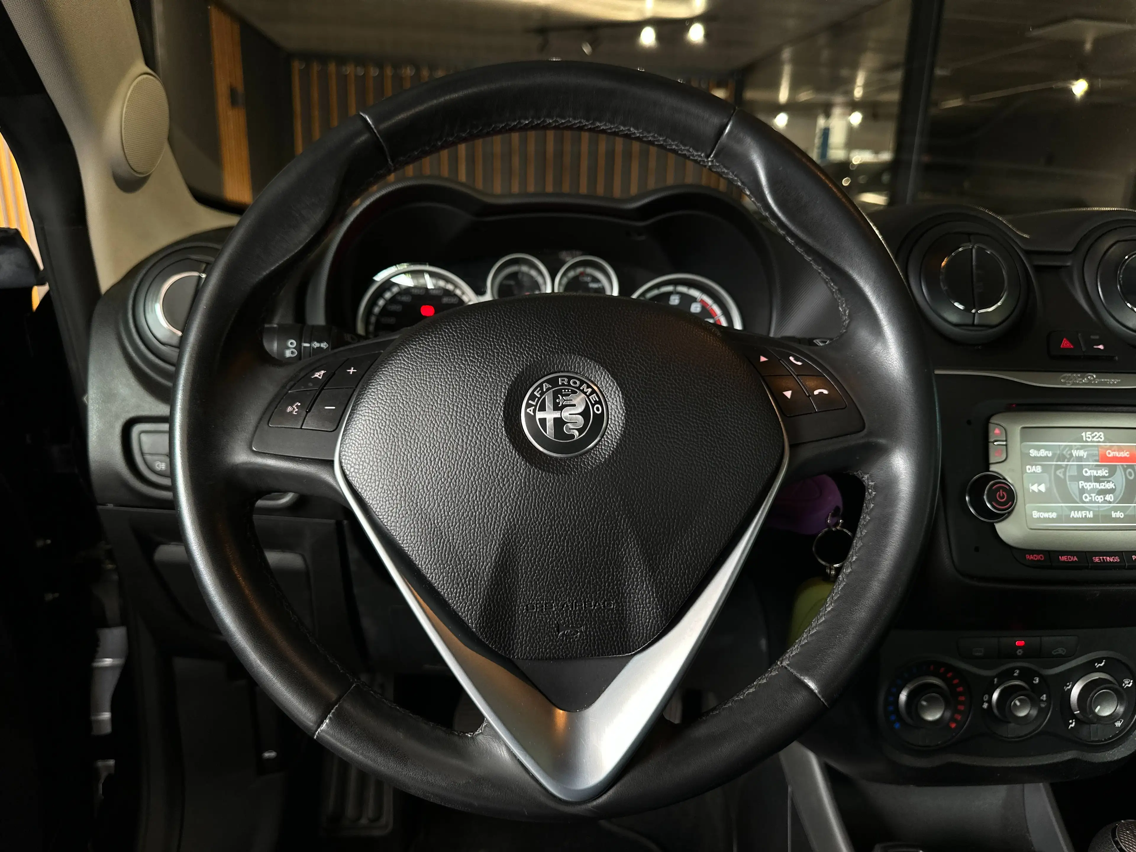 Alfa Romeo MiTo 1.4i | Sensor | BT | Airco | Handsfree | ... — photo 13