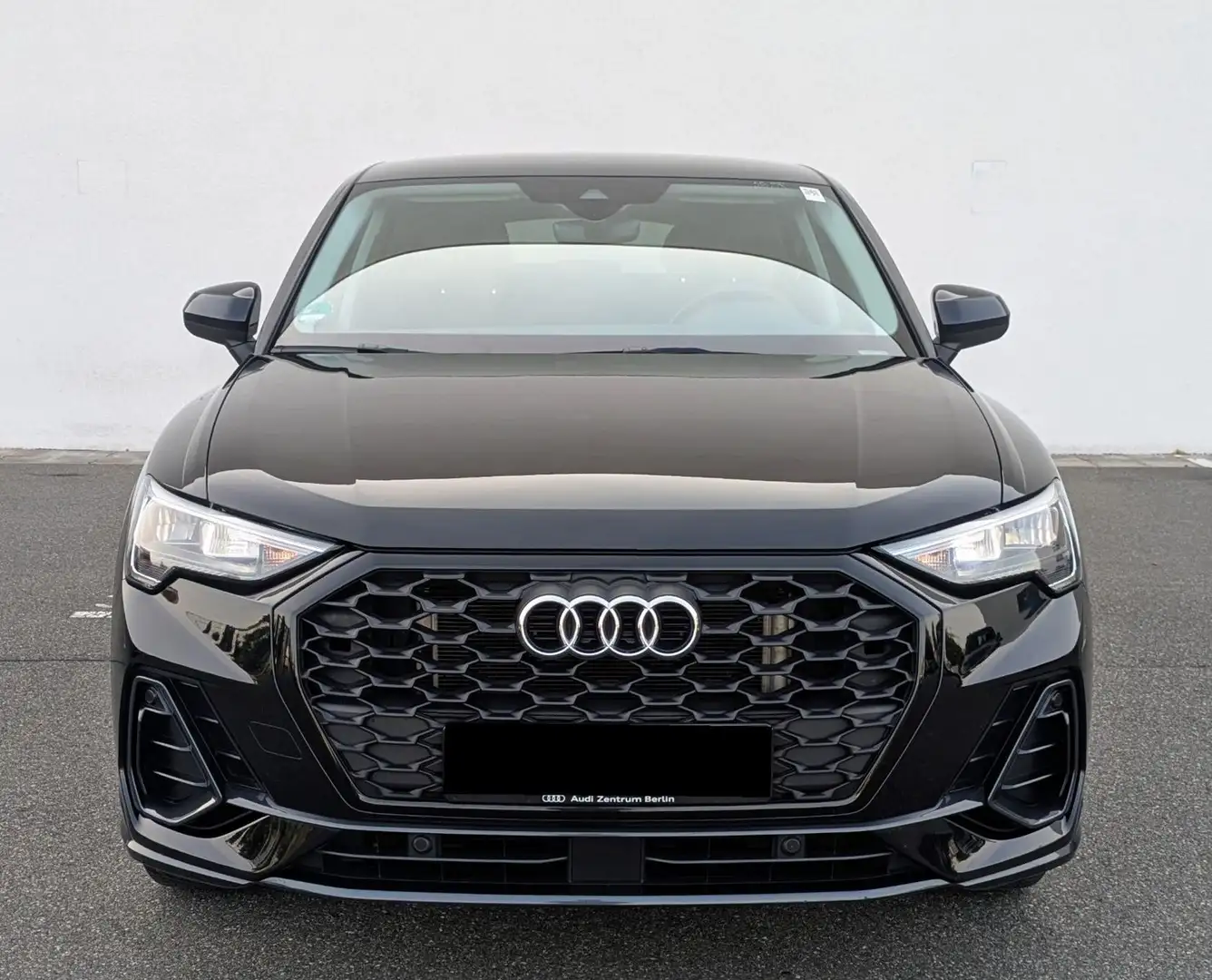 Audi Q3 Sportback 45 TFSI e S Tronic PDC Navi Schwarz - 2