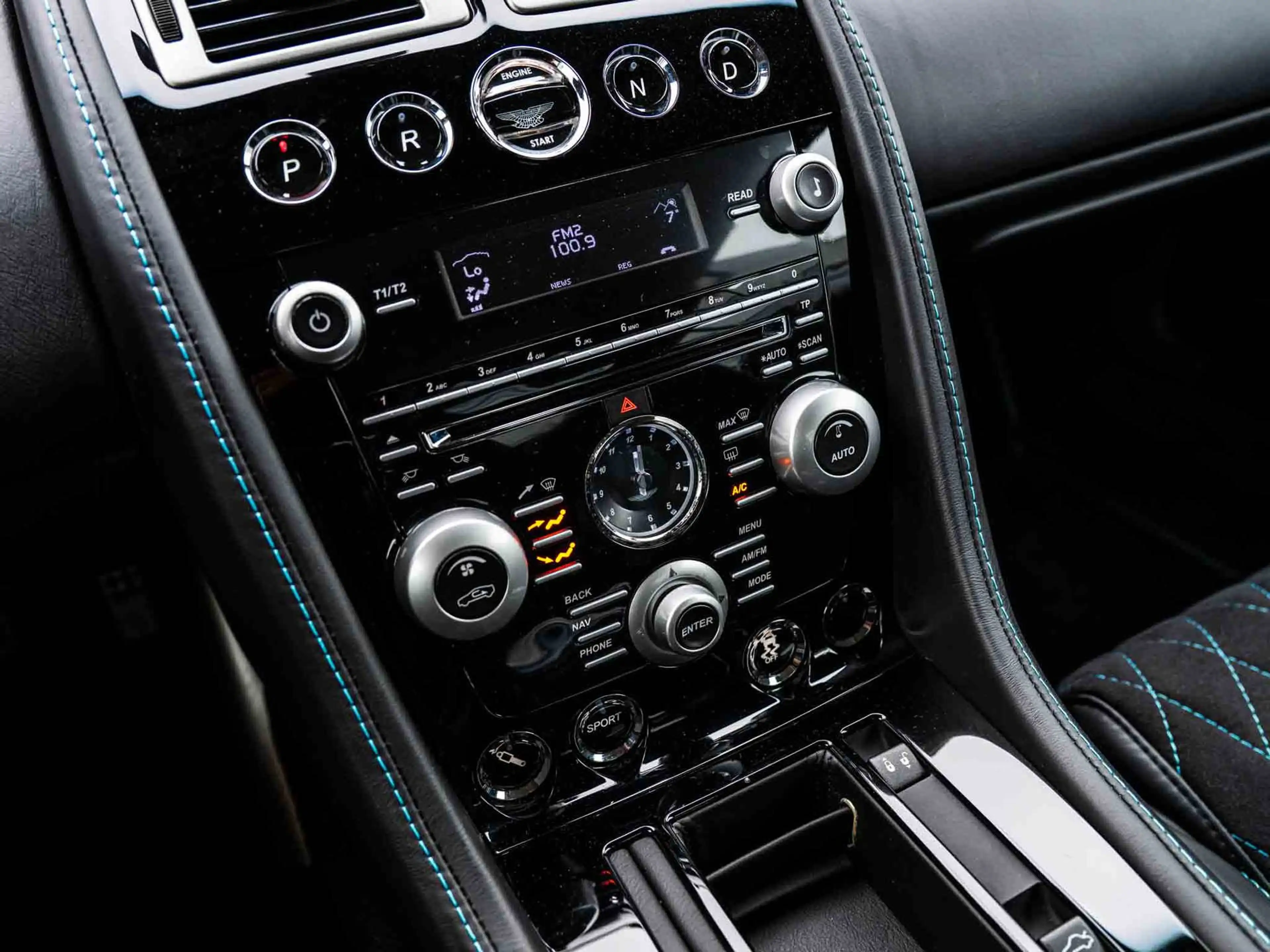 Aston Martin DBS 6.0 V12 Q Special | Carbon | 2 eig | Dealeronderho — photo 15