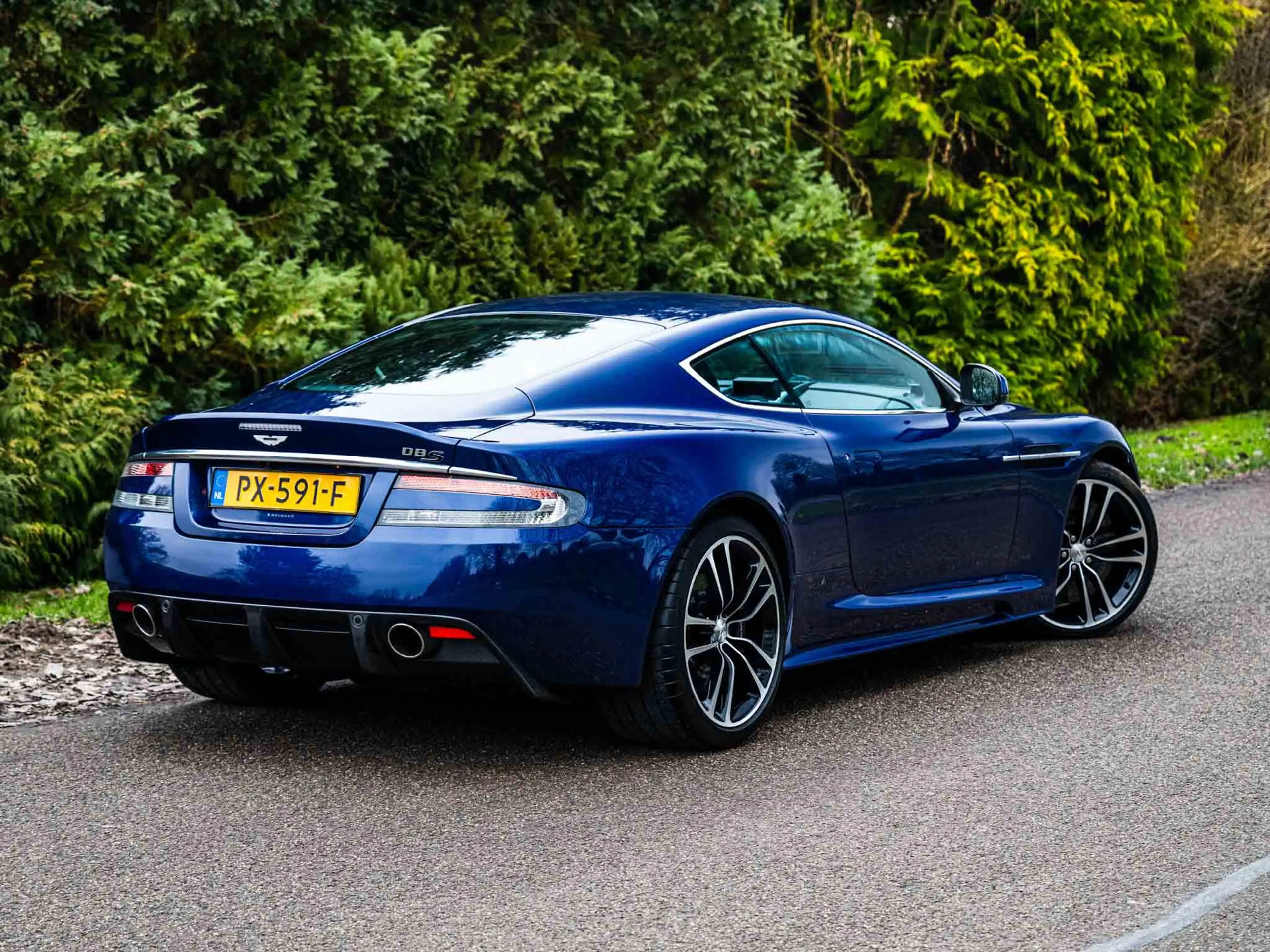 Aston Martin DBS 6.0 V12 Q Special | Carbon | 2 eig | Dealeronderho — photo 2