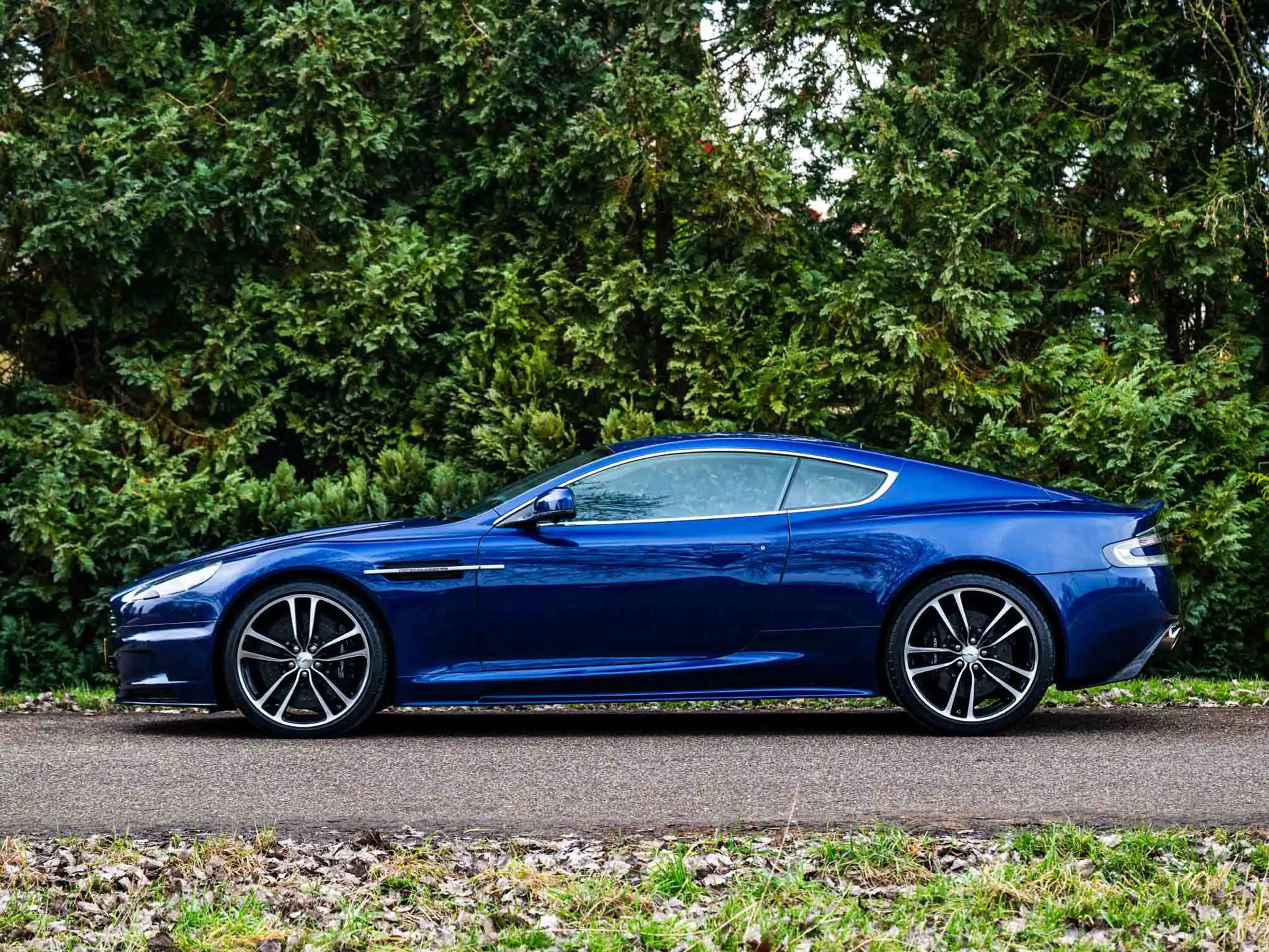 Aston Martin DBS 6.0 V12 Q Special | Carbon | 2 eig | Dealeronderho — photo 4