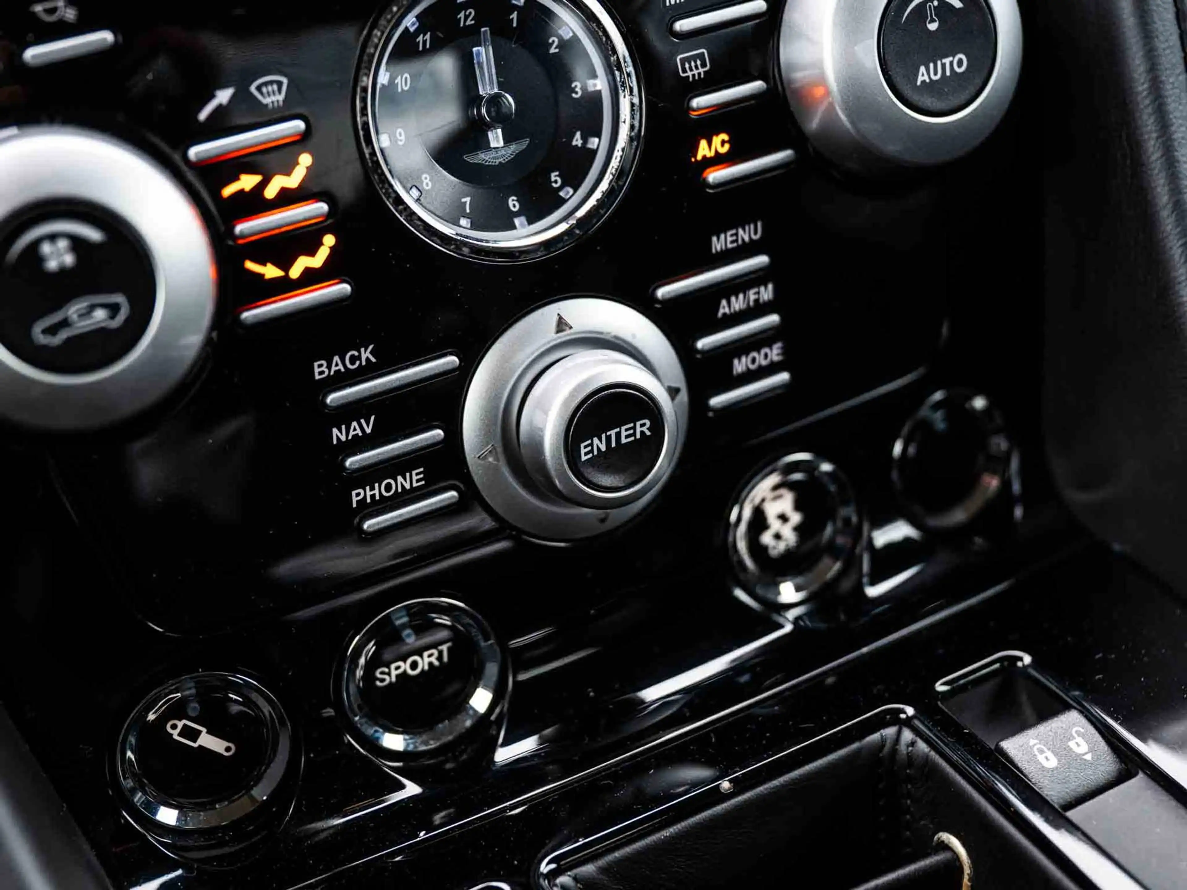Aston Martin DBS 6.0 V12 Q Special | Carbon | 2 eig | Dealeronderho — photo 14