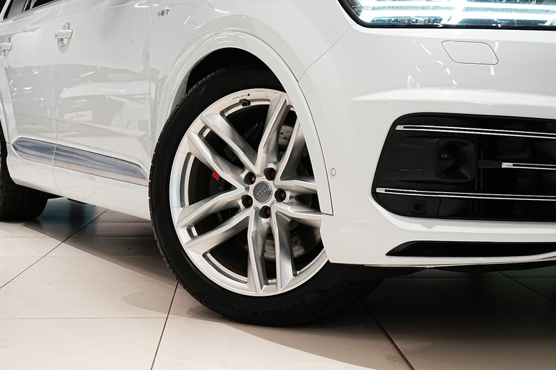 Audi SQ7 4.0|7SITZ|HUD|SOFT|360|LUFT|PANO|CARBON|BOSE — photo 8