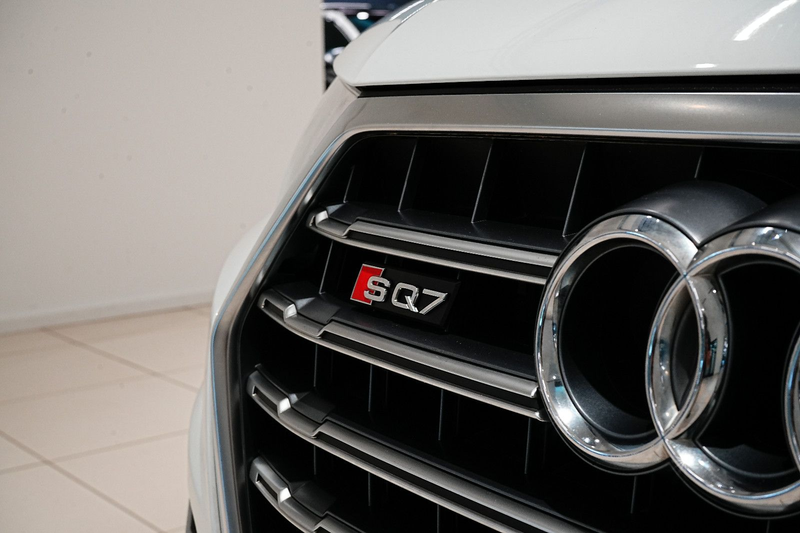Audi SQ7 4.0|7SITZ|HUD|SOFT|360|LUFT|PANO|CARBON|BOSE — photo 2