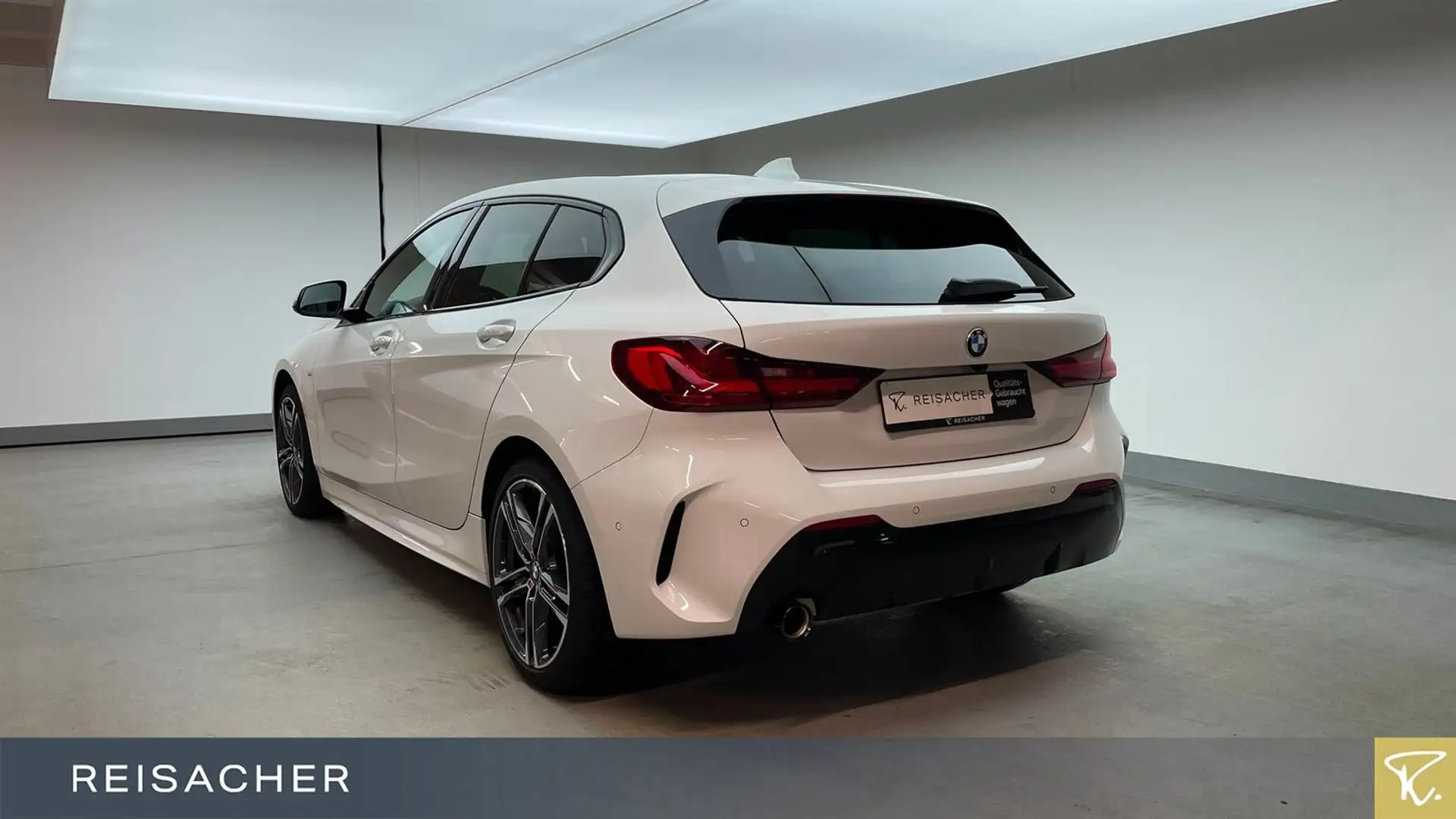 BMW 118 i Aut. M-Paket,LiveCockProf,ParkAss,LED,AHK, Weiß - 2