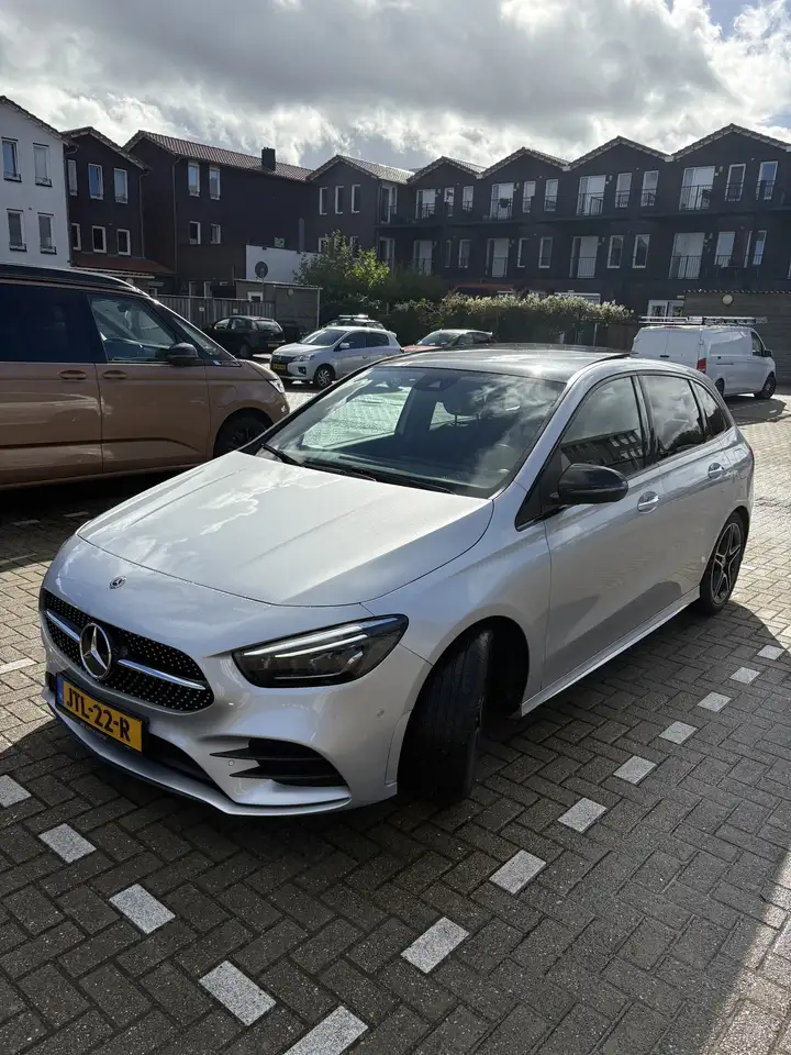 Mercedes-Benz B 180