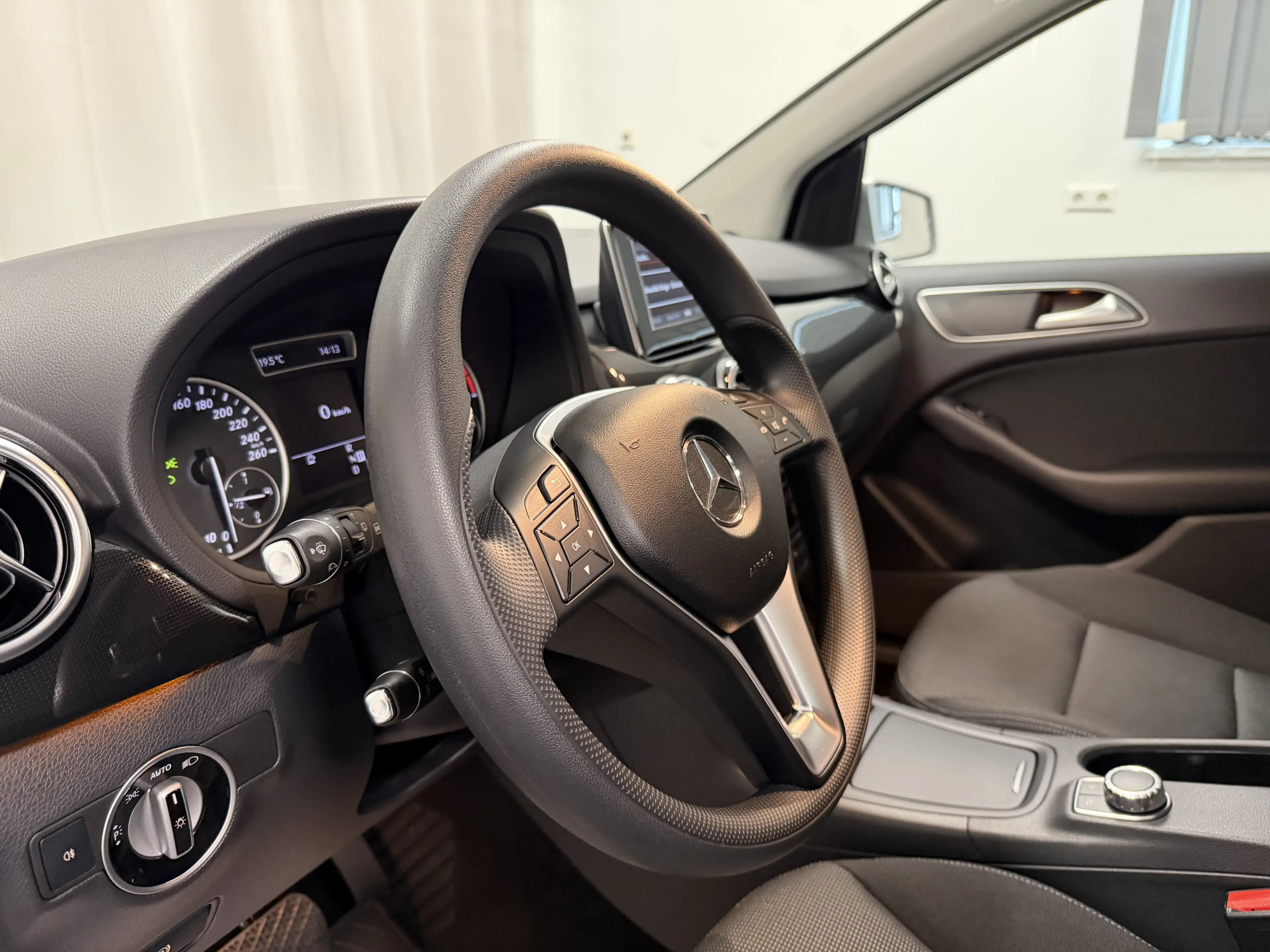 Mercedes-Benz B 180 BlueEff. Automatik Einparkhilfe Bi-Xenon — photo 10
