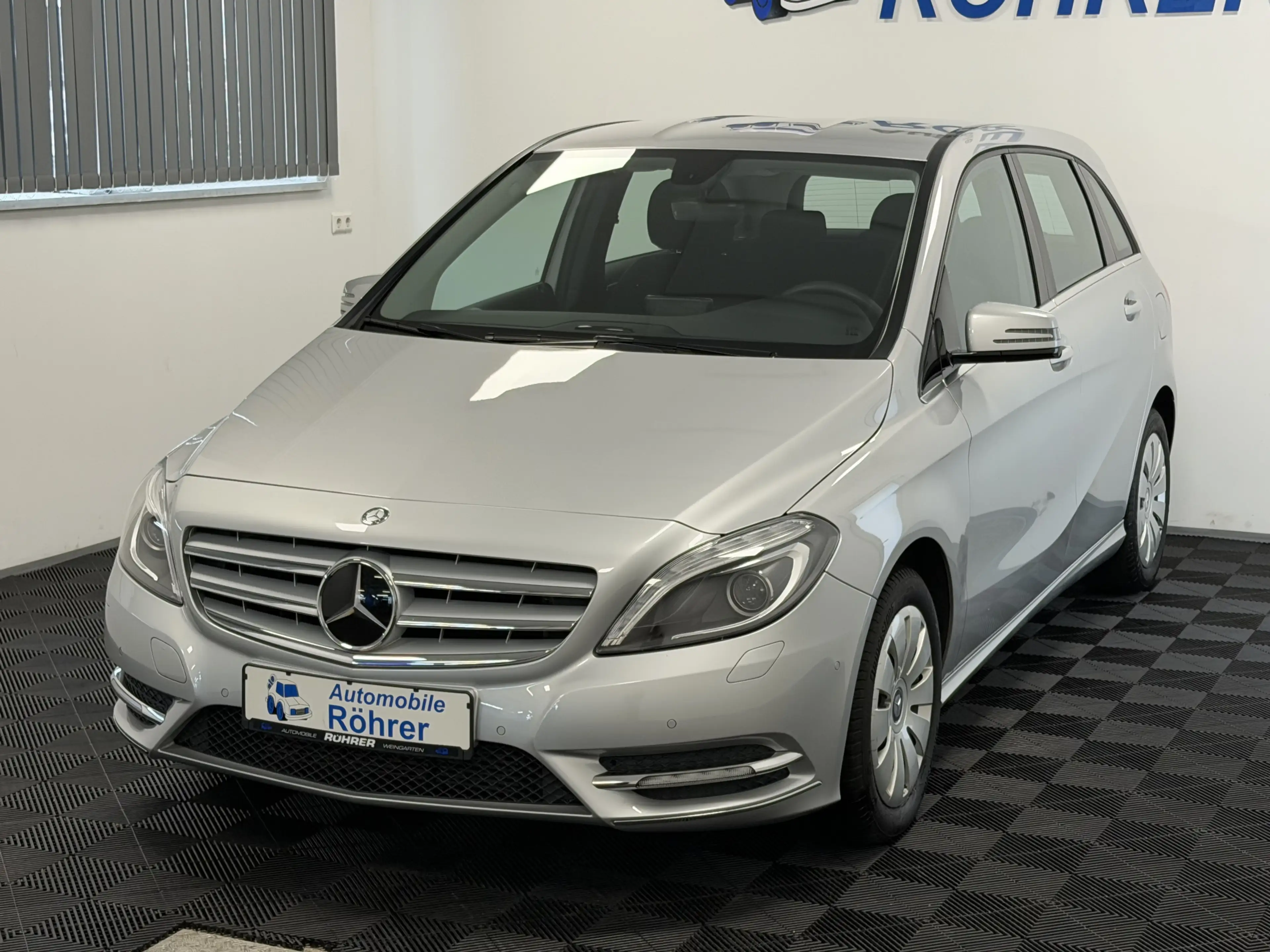 Mercedes-Benz B 180 BlueEff. Automatik Einparkhilfe Bi-Xenon — photo 2