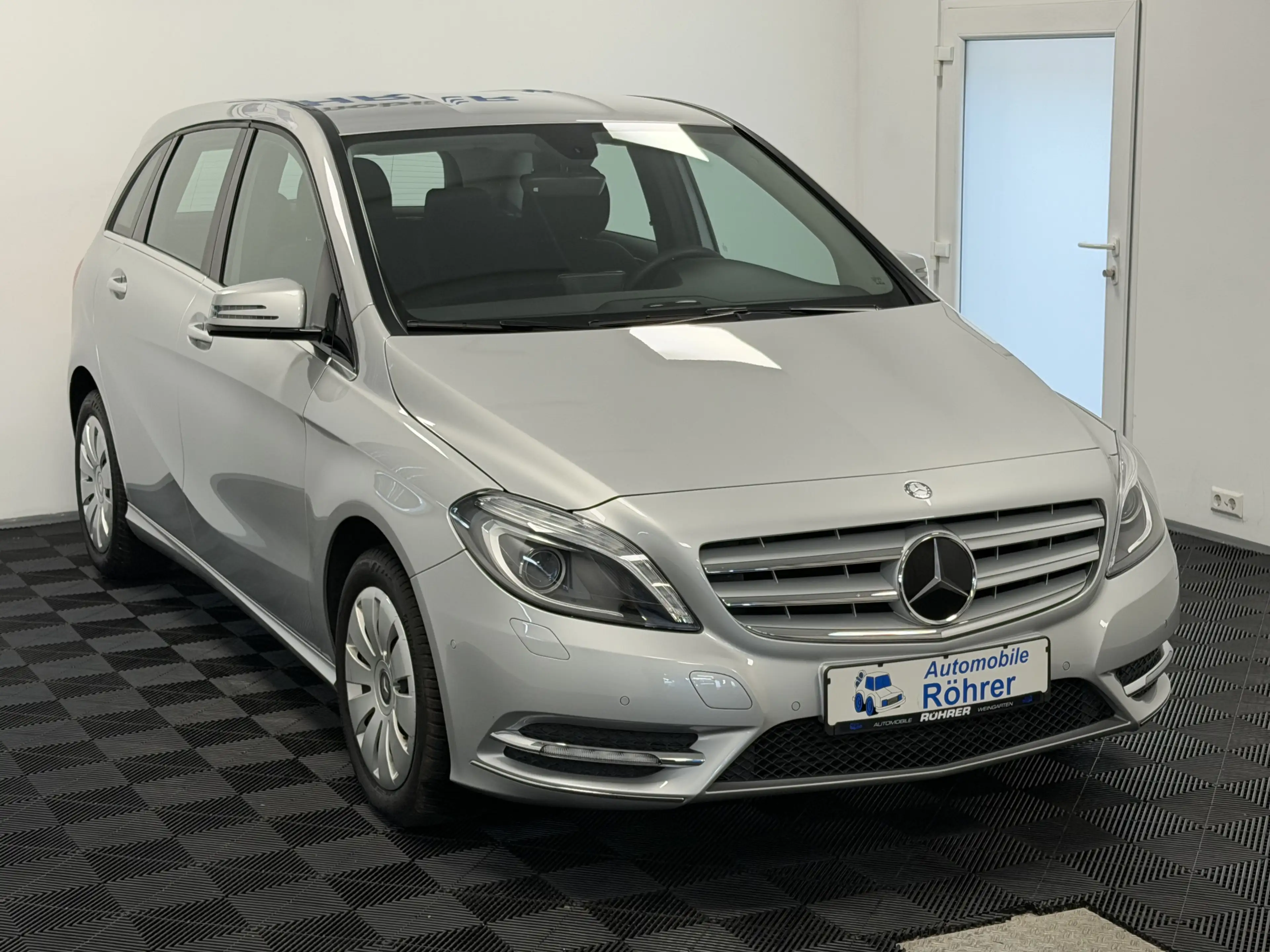 Mercedes-Benz B 180 BlueEff. Automatik Einparkhilfe Bi-Xenon — photo 4