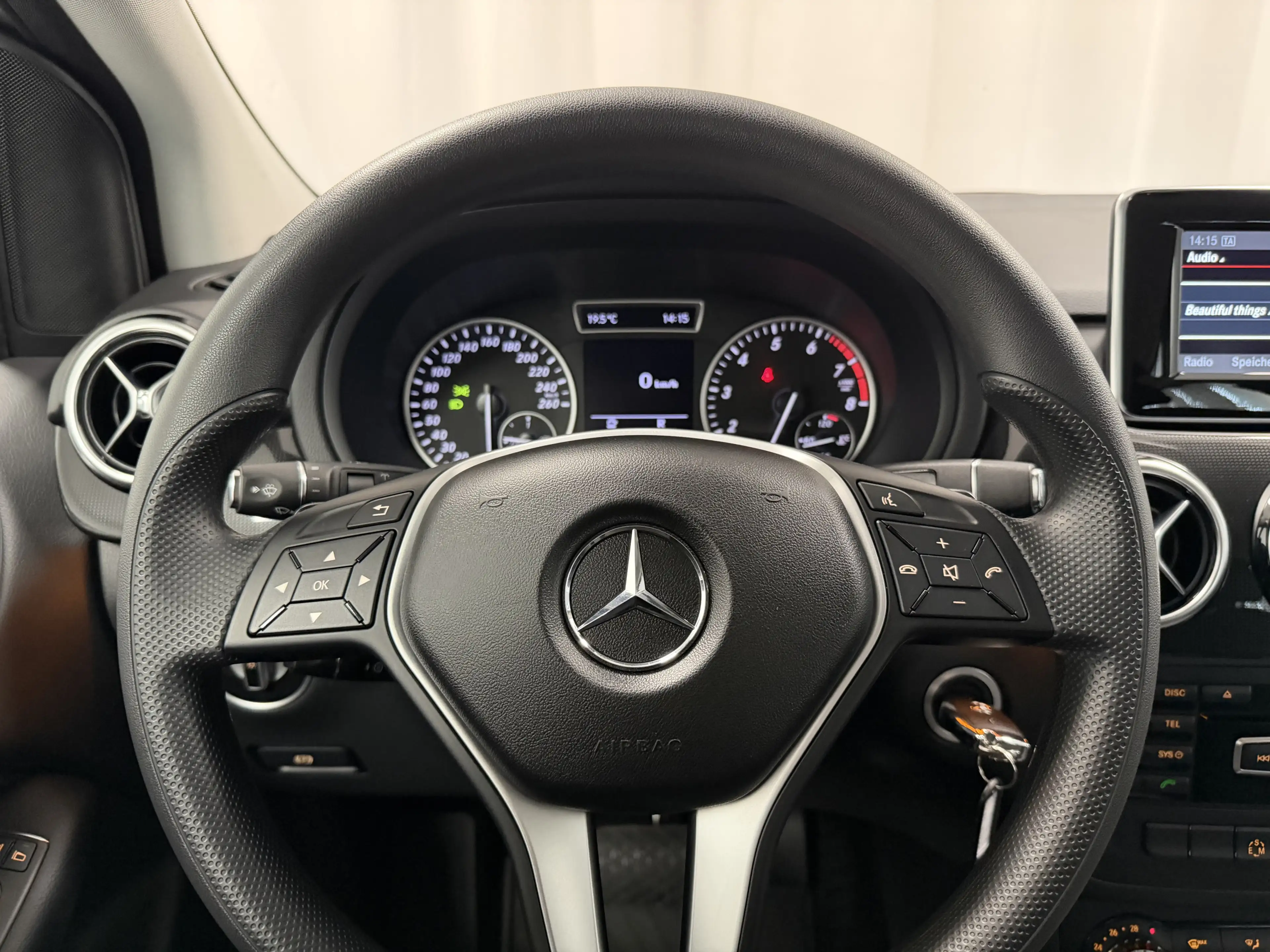 Mercedes-Benz B 180 BlueEff. Automatik Einparkhilfe Bi-Xenon — photo 14