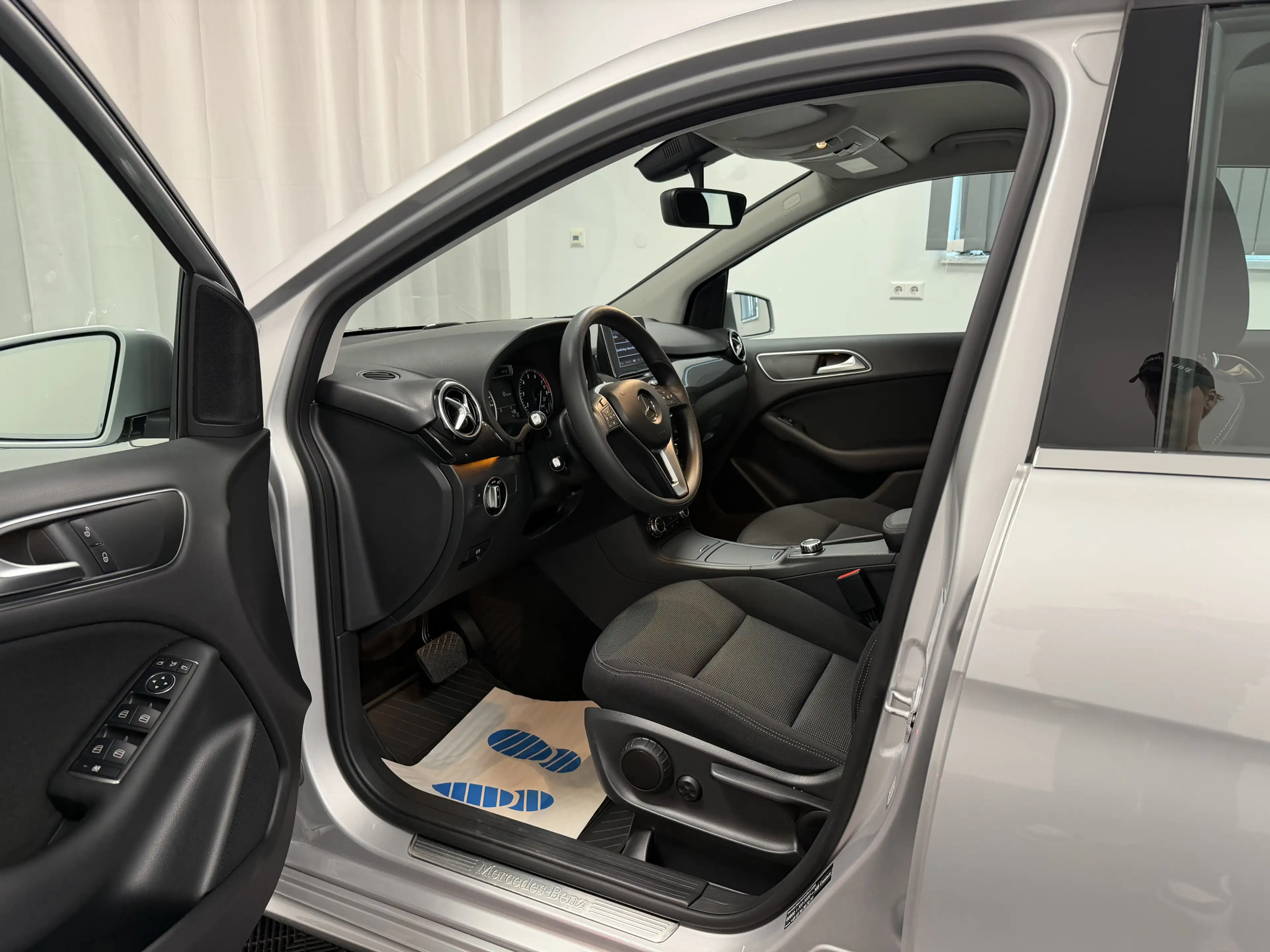 Mercedes-Benz B 180 BlueEff. Automatik Einparkhilfe Bi-Xenon — photo 9