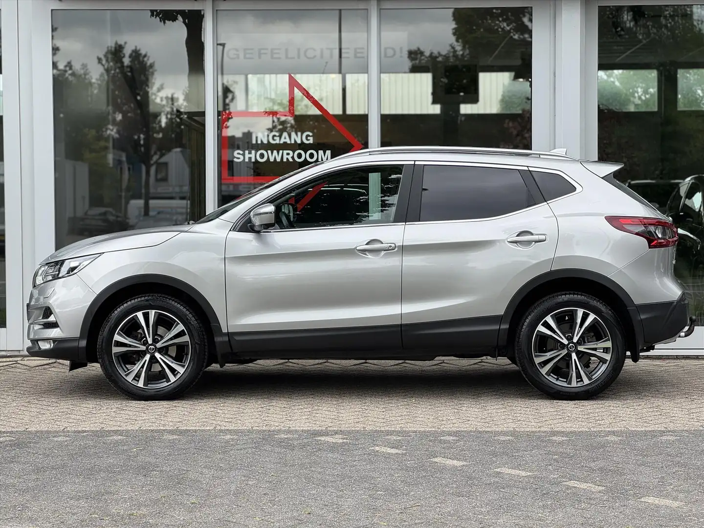 Nissan Qashqai 1.3 DIG-T 140pk N-Connecta | Trekhaak | Panoramada Grijs - 2