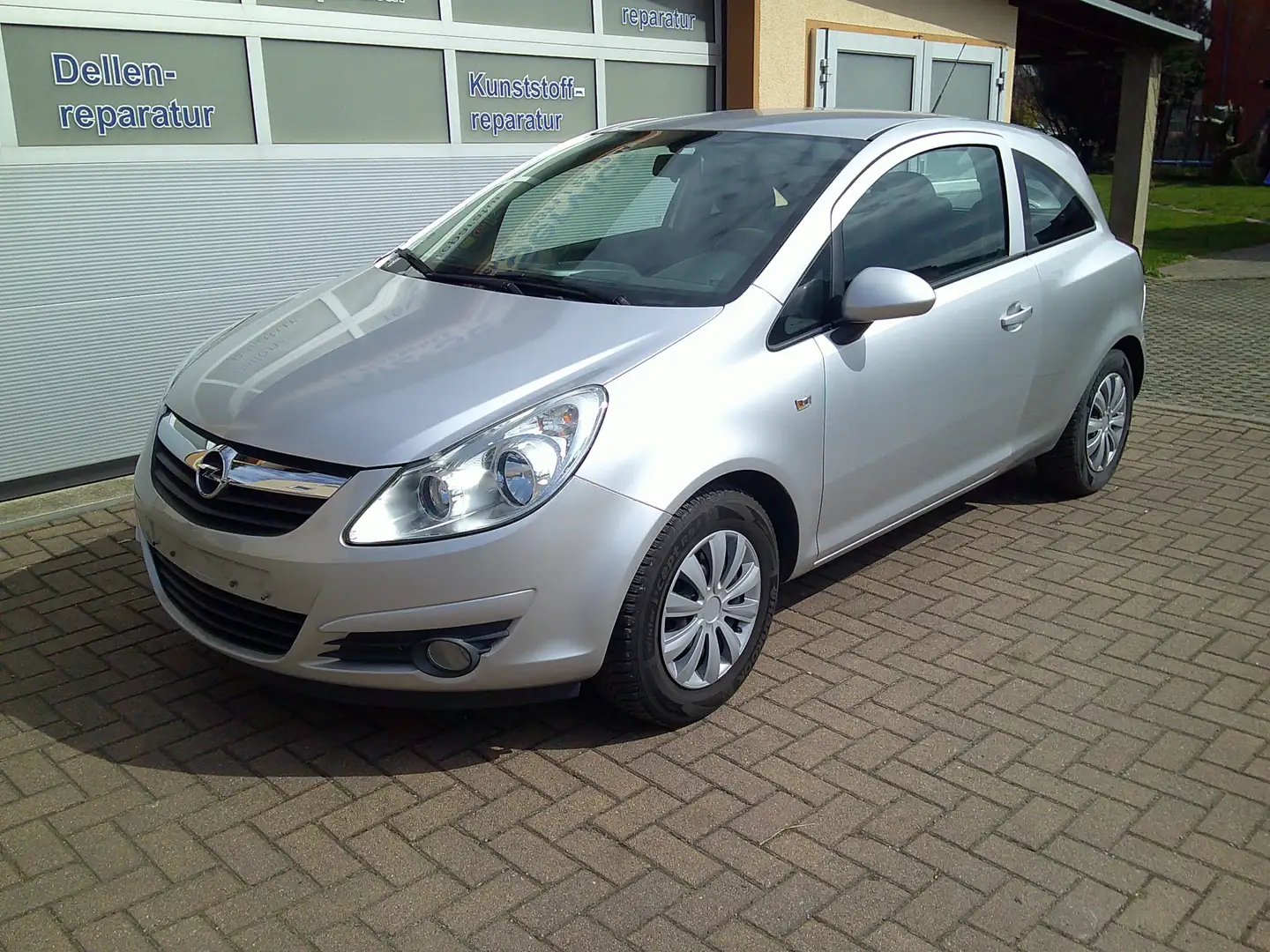 Opel Corsa Edition  TÜV Neu  Automatik Grau - 2