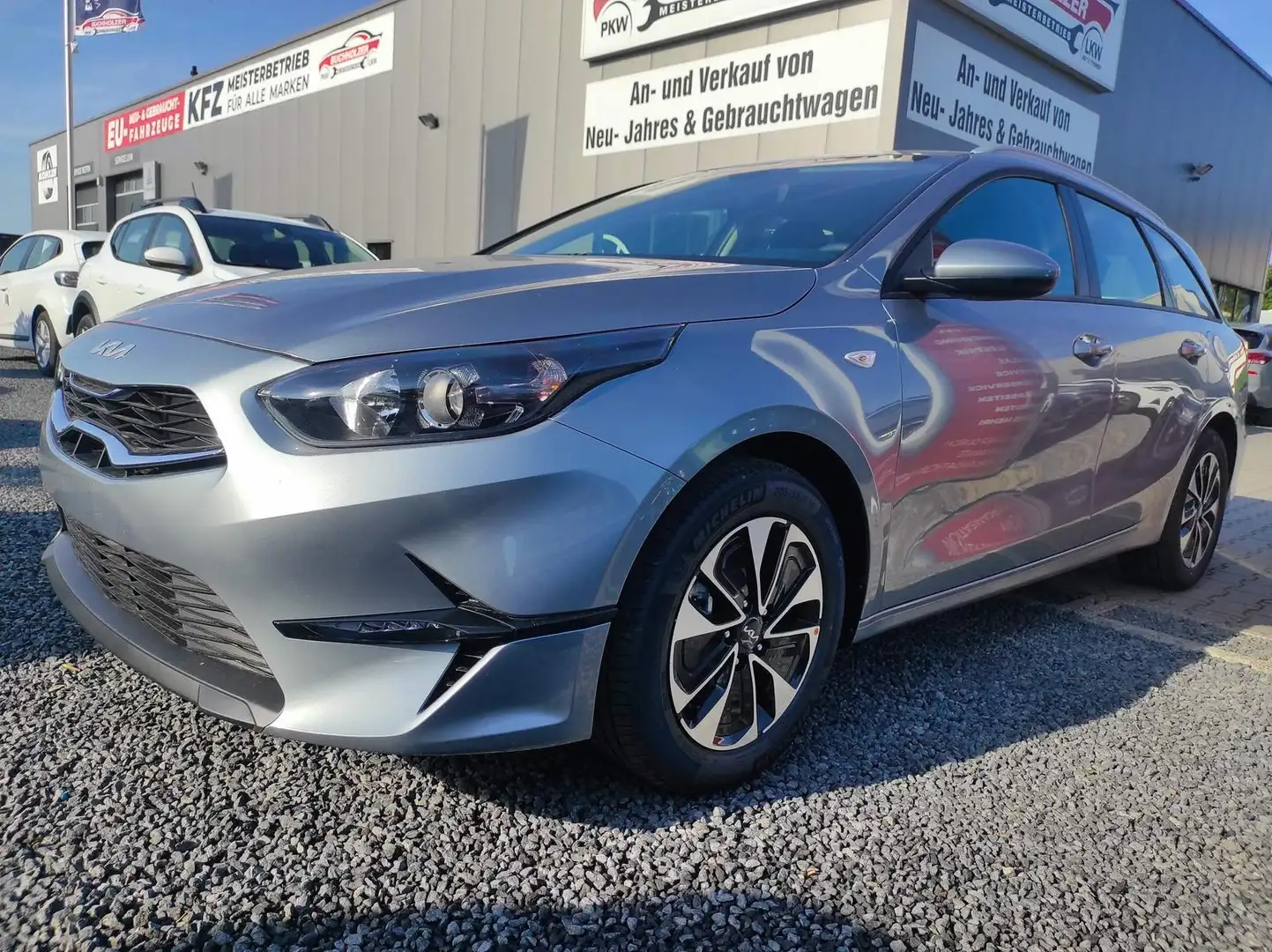 Kia Ceed SW / cee'd SW Sportswagon Spin AT Spin*Navi*Shzg*Lhzg*PDC*Cam... Silber - 1