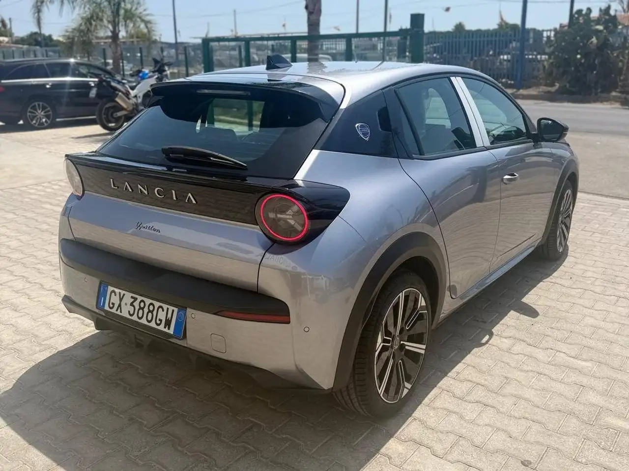 Lancia Ypsilon 2024
