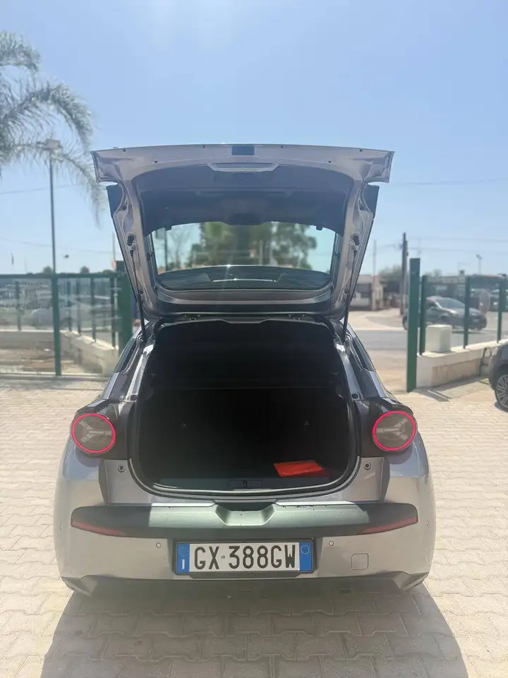 Lancia Ypsilon 2024