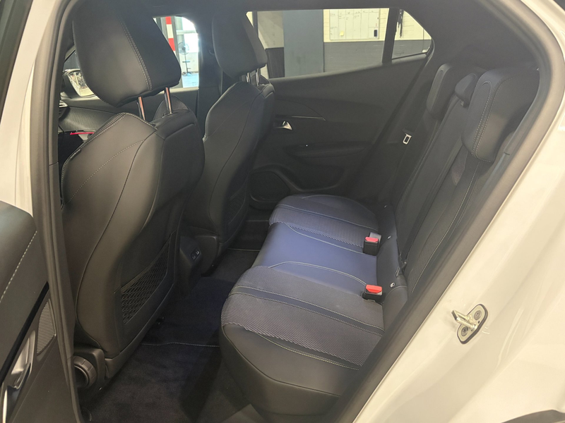 Peugeot 2008 1.2 PureTech 130 GT Automaat / Camera's / Navi / L — photo 8