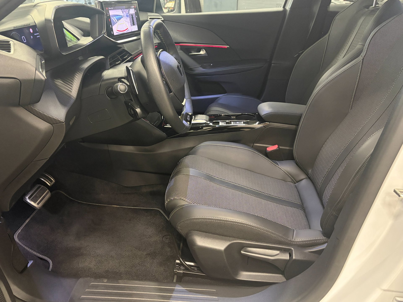 Peugeot 2008 1.2 PureTech 130 GT Automaat / Camera's / Navi / L — photo 7