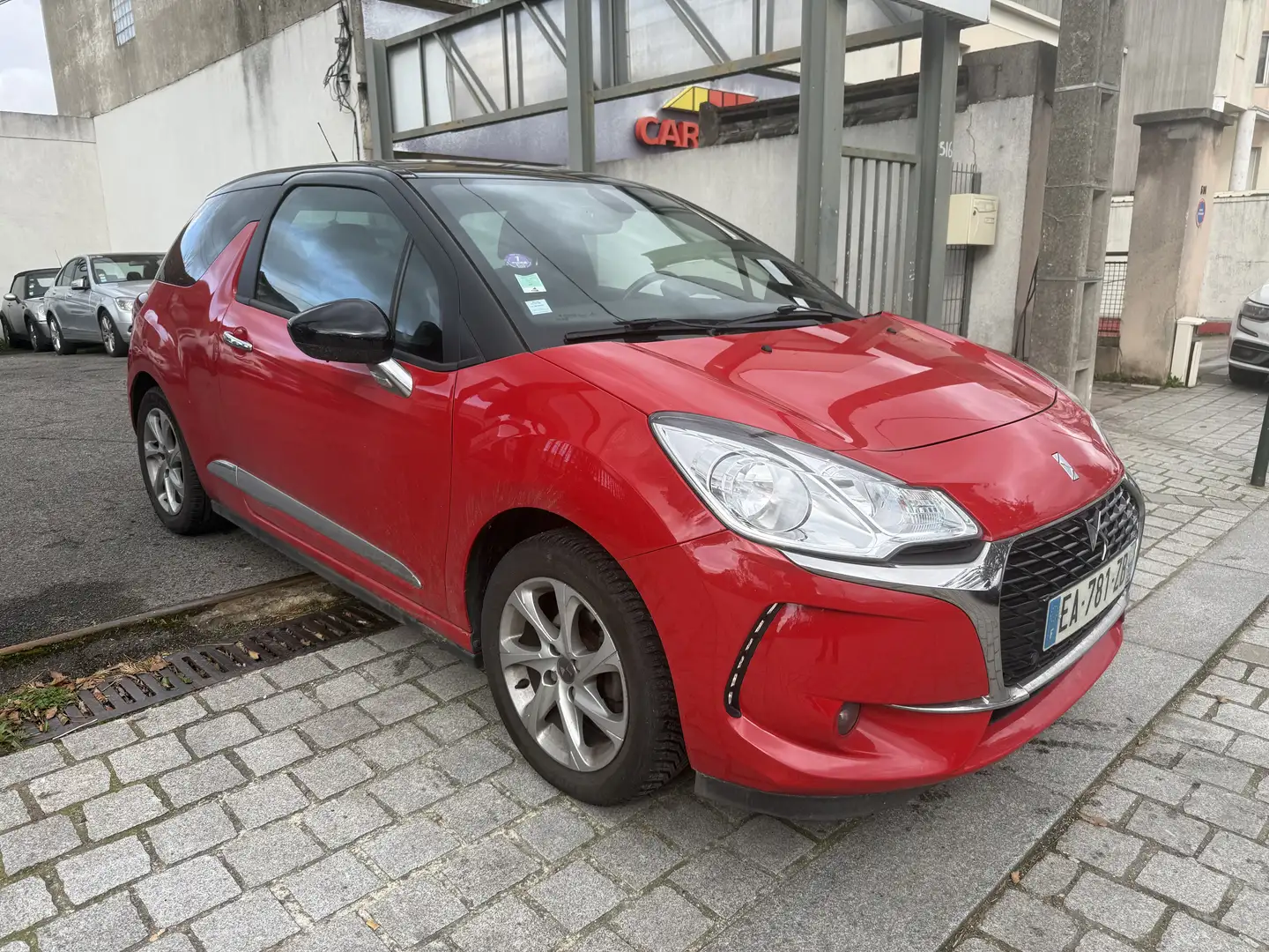 Citroen DS3 PureTech 110 S&S So Chic Rojo - 2