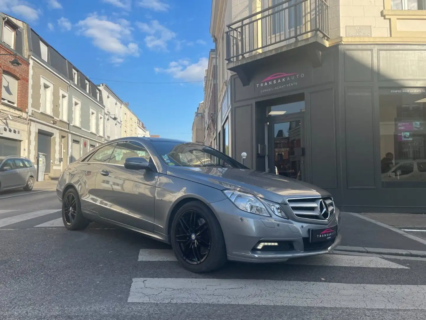 Mercedes-Benz E 350 COUPE v6 350 CDI BlueEfficiency Executive A / TOIT Gris - 1