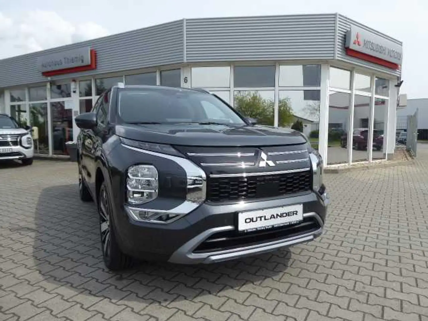 Mitsubishi Outlander 2.4L PHEV Intro Edition Grau - 1