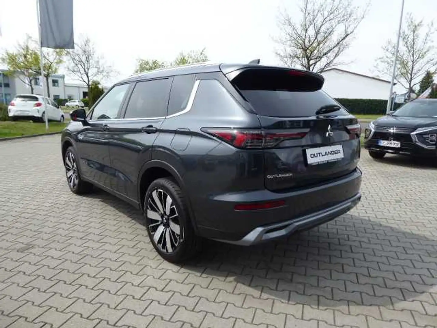 Mitsubishi Outlander 2.4L PHEV Intro Edition Grau - 2