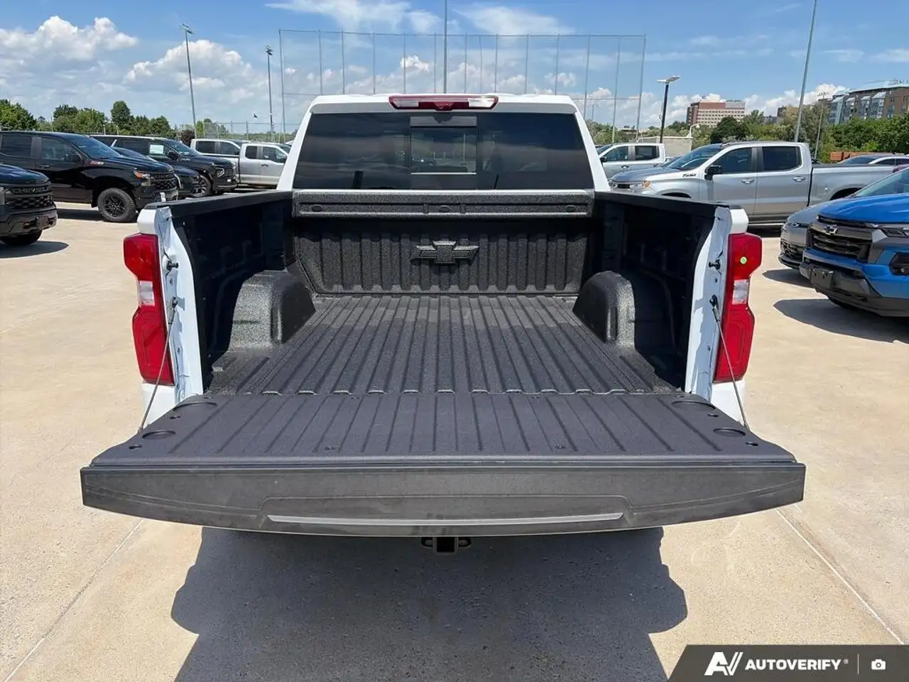 Chevrolet Silverado 1500 снимка Chevrolet Silverado 1500
