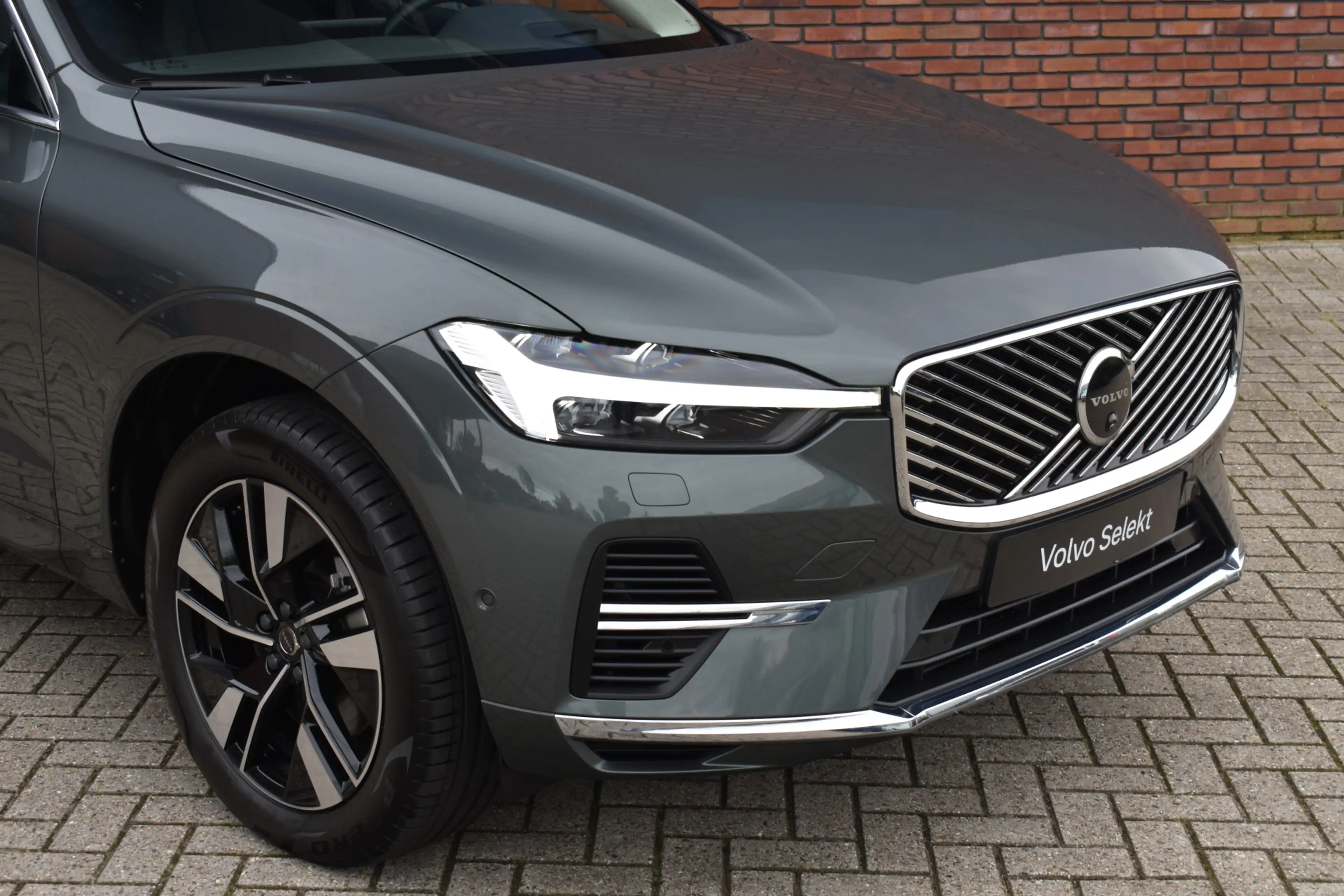 Volvo XC60 T6 Plug-in hybrid AWD Plus Bright | Head-Up Displa — photo 2