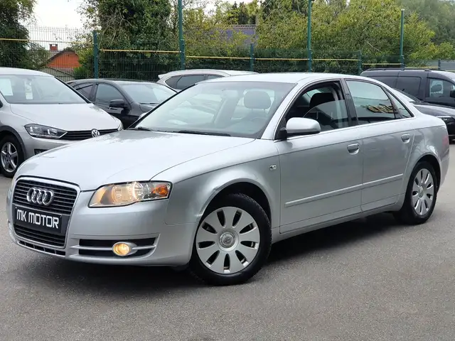 Audi A4 🟩1.9 TDi 116CV - FULL CARNET - CAPTEURS - CLIM