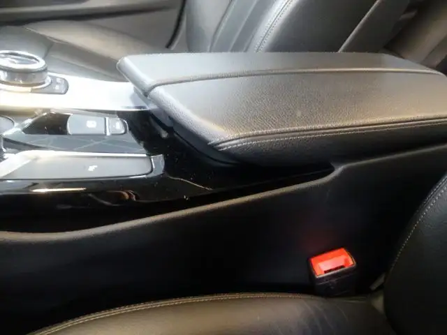 BMW 5 Series view 8