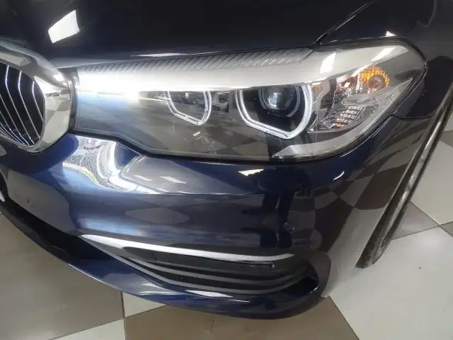 BMW 5 Series view 11