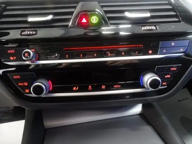 BMW 5 Series view 6